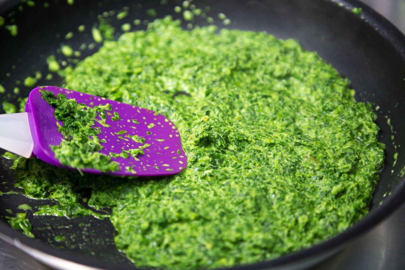 bowl full of creamed spinach